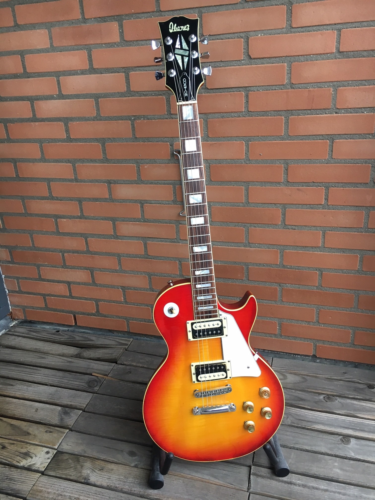 coreano espacio hoja ibanez les paul 1975 Frustrante Arroyo emoción