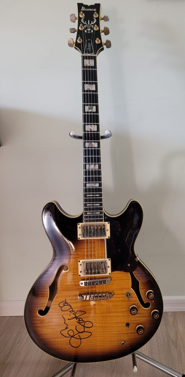 Ibanez as 200 artist 1981, gesignieerd en bespeeld door John Scofield